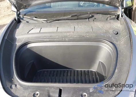 2025 Tesla Model Y z USA, uszkodzony, nr VIN 7SAYGDEE2SF287262